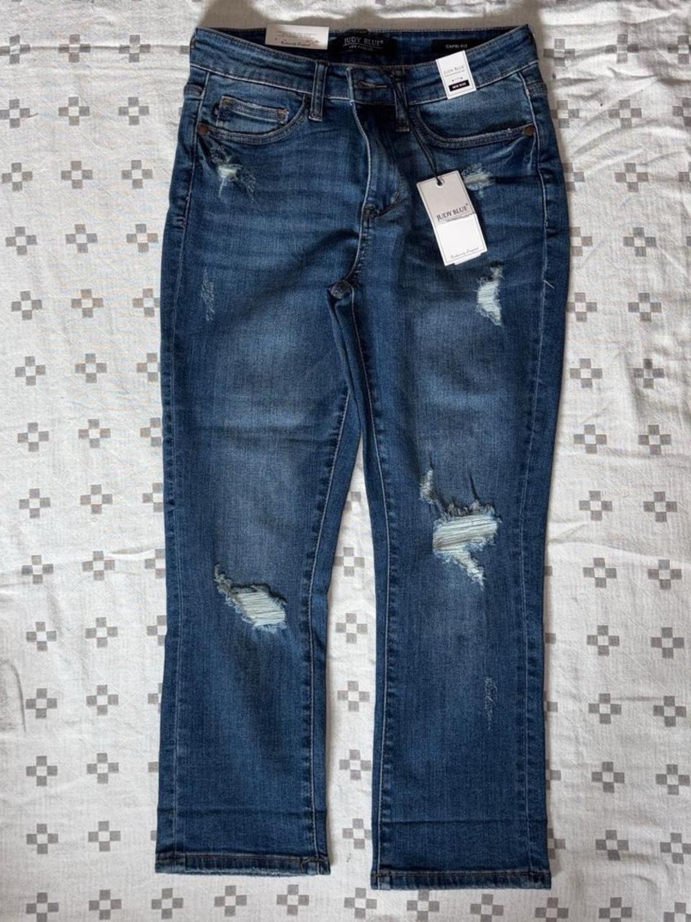 Judy Blue Distressed capri Jeans 7/28